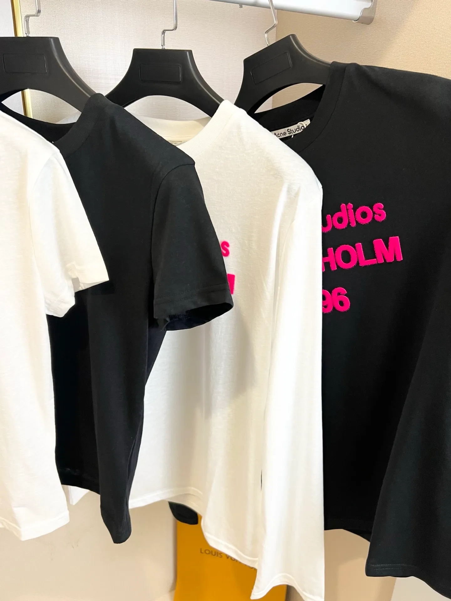 Size:S/M/L 2️⃣ ： /Black ACNENew Arrival . . 4100 . 85 +15 . ( 0.6) . . Same Style. . . ！